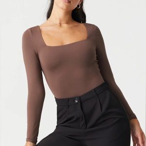 Brown Aritzia Contour Long-Sleeve